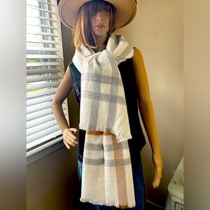 Caramel Cream Scarf by Pretty Simple